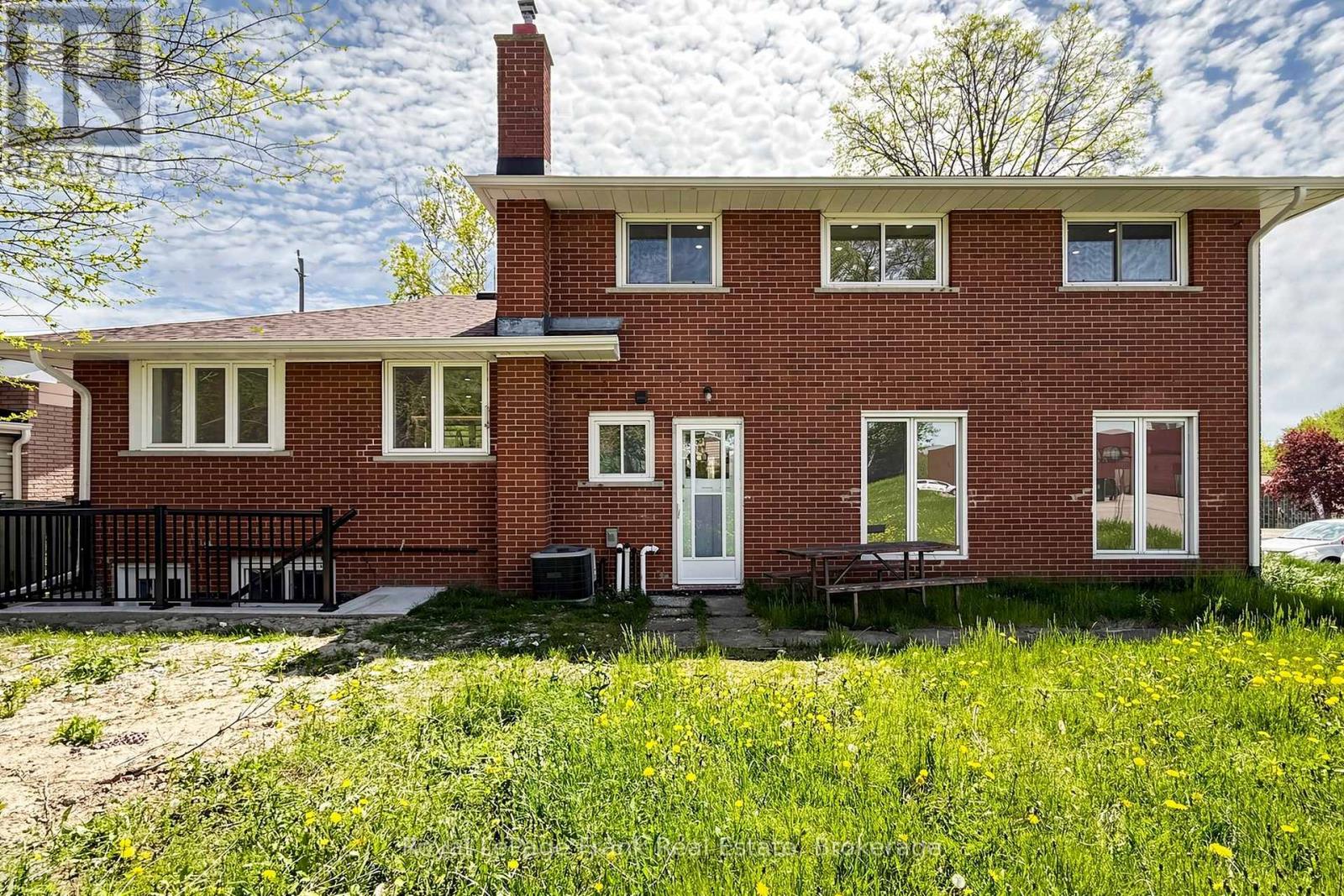 344 ROSSLAND ROAD E - 47