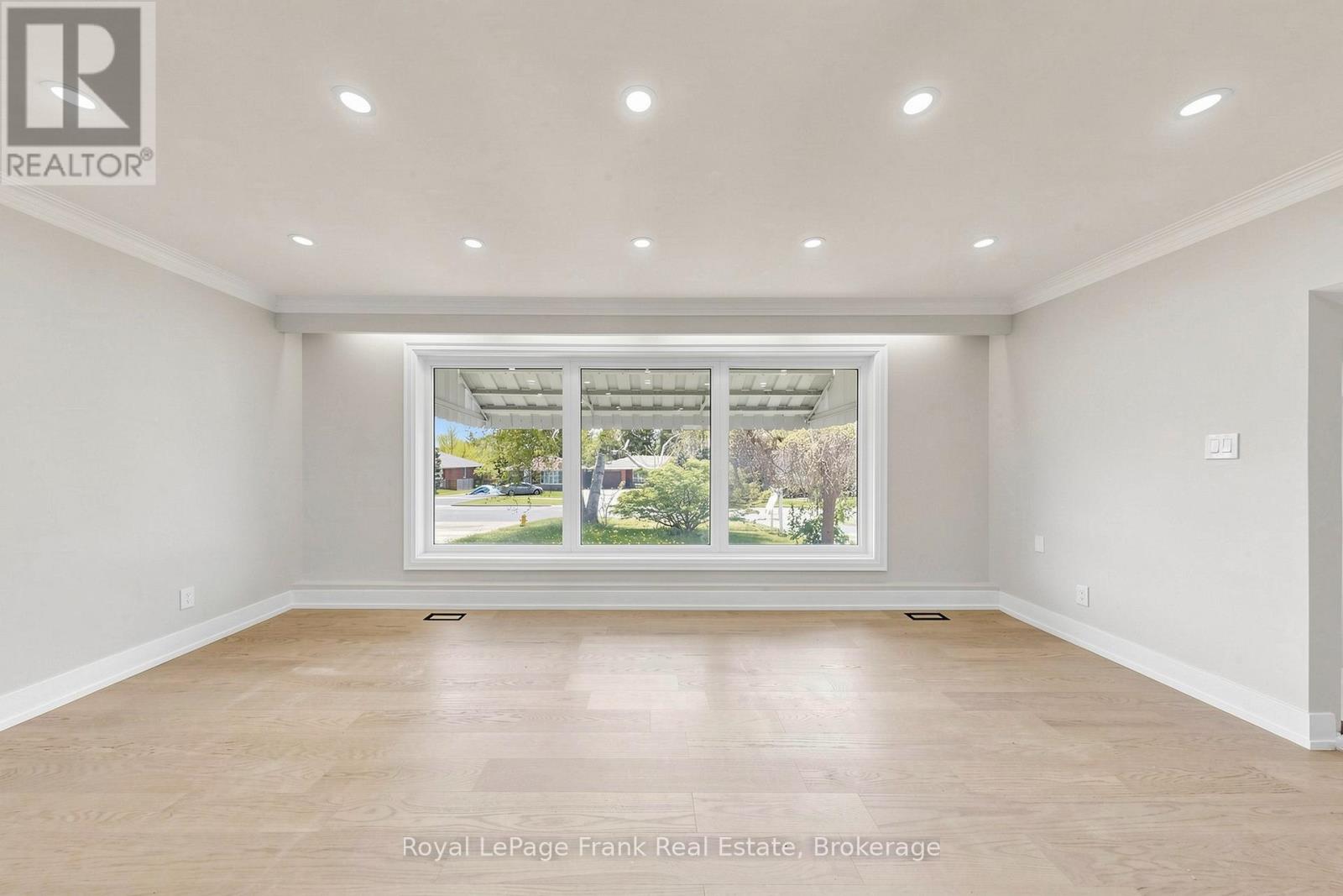 344 ROSSLAND ROAD E - 5
