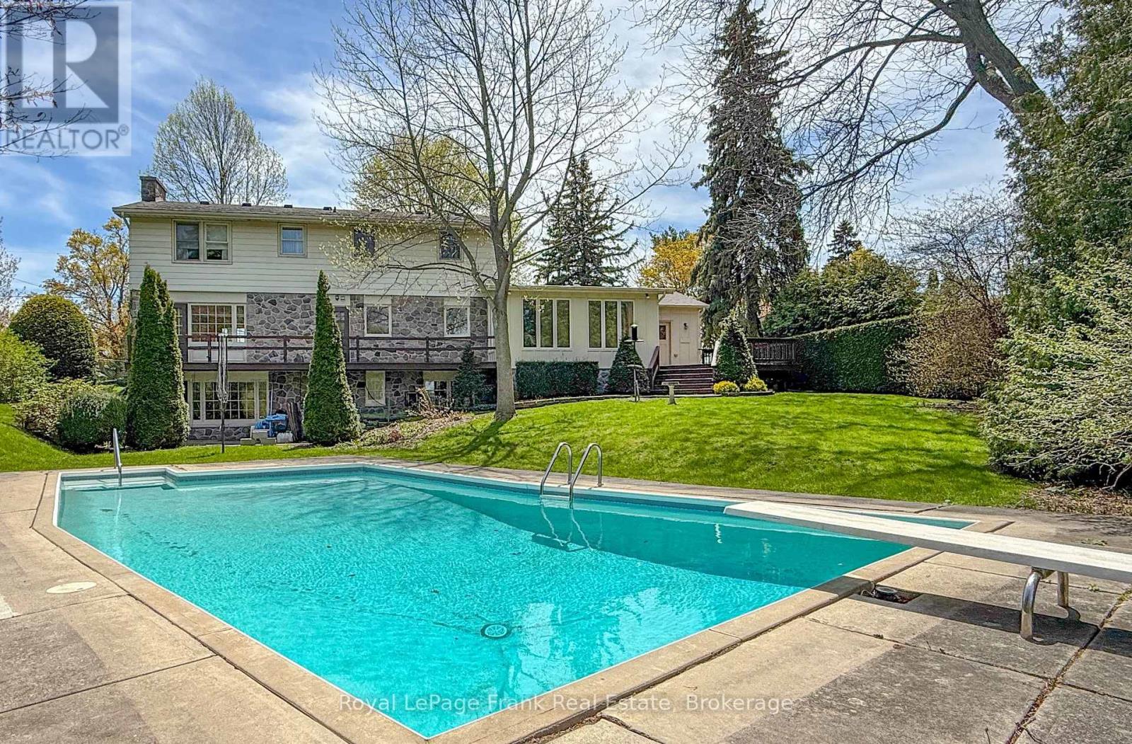 338 LYNDEVIEW DRIVE - 25