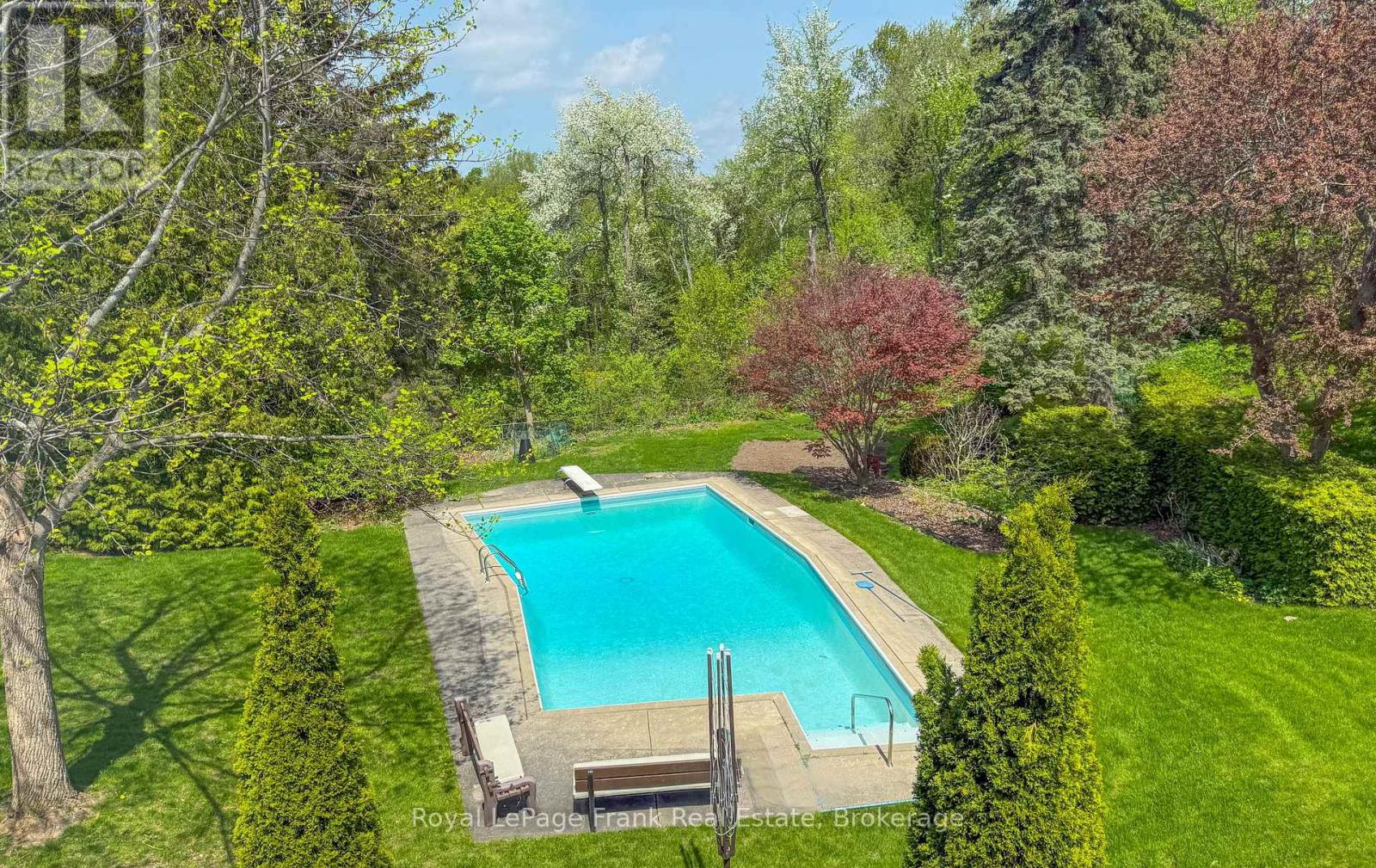 338 LYNDEVIEW DRIVE - 34