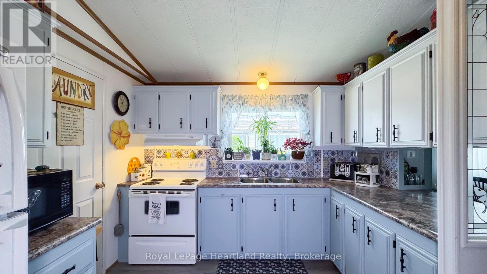 45 REDFORD DRIVE - 3