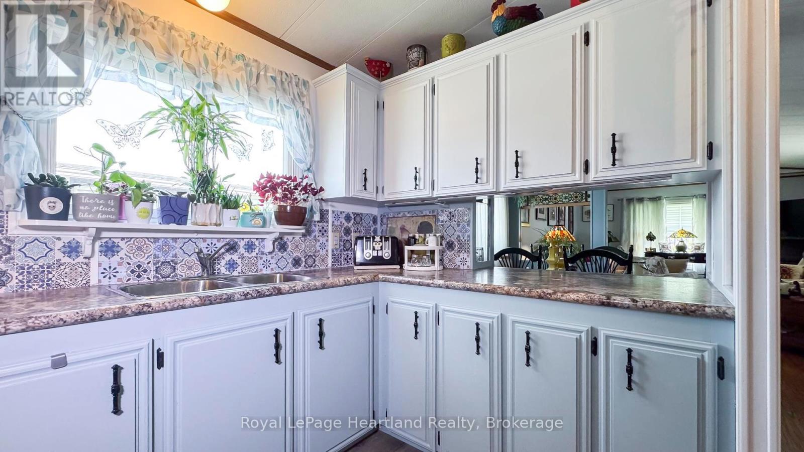 45 REDFORD DRIVE - 4