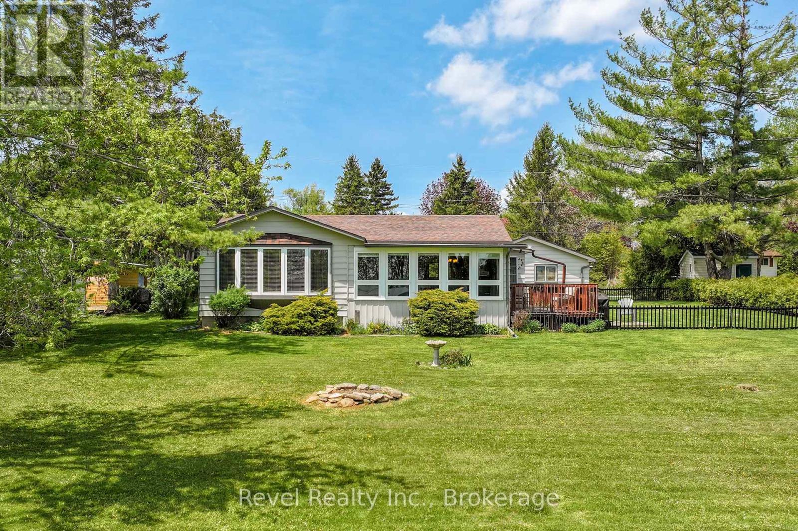 133 VICTORIA DRIVE E - Image 3