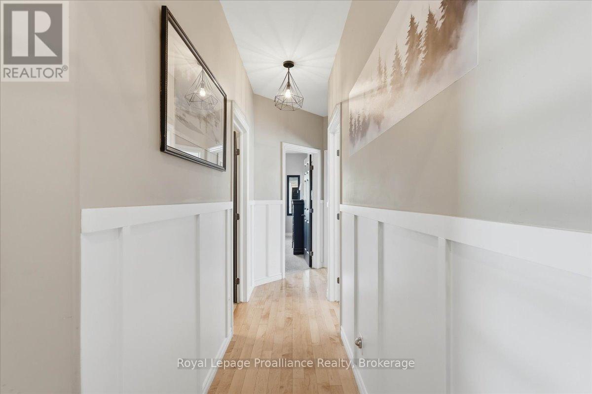 340 CANNIFTON ROAD N - 18