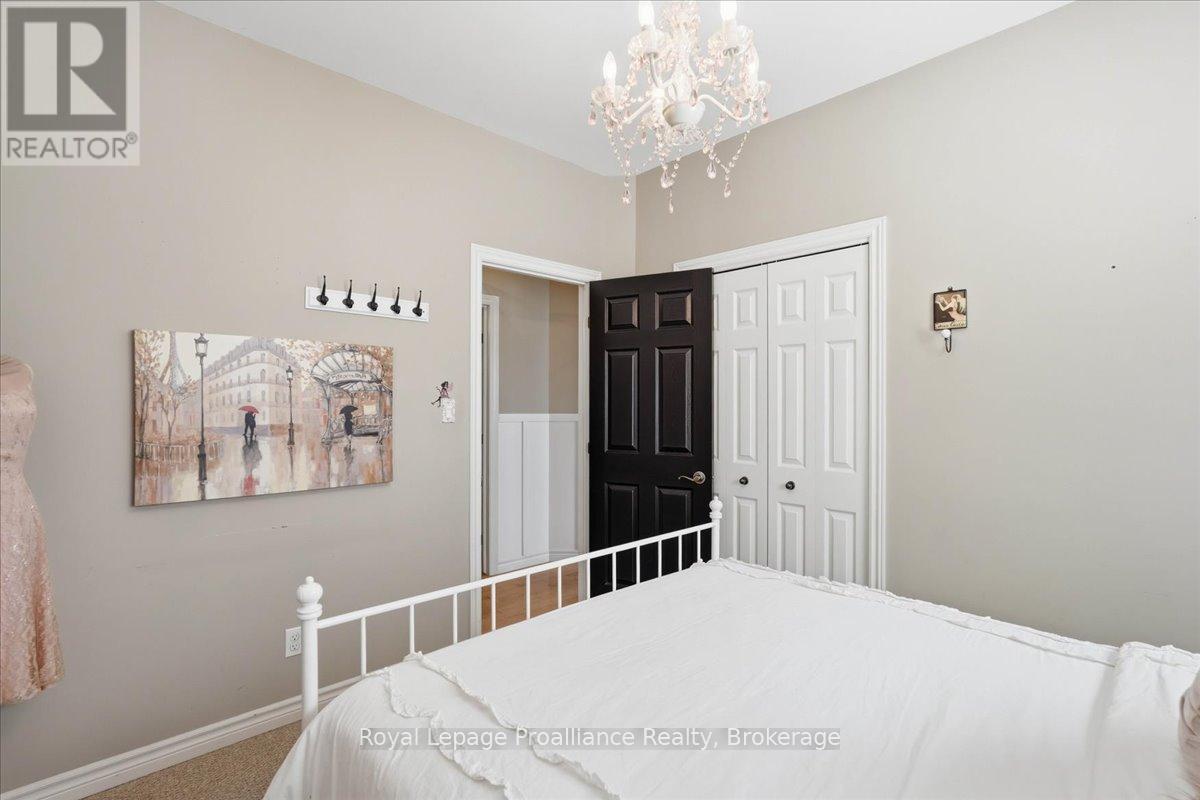340 CANNIFTON ROAD N - 20