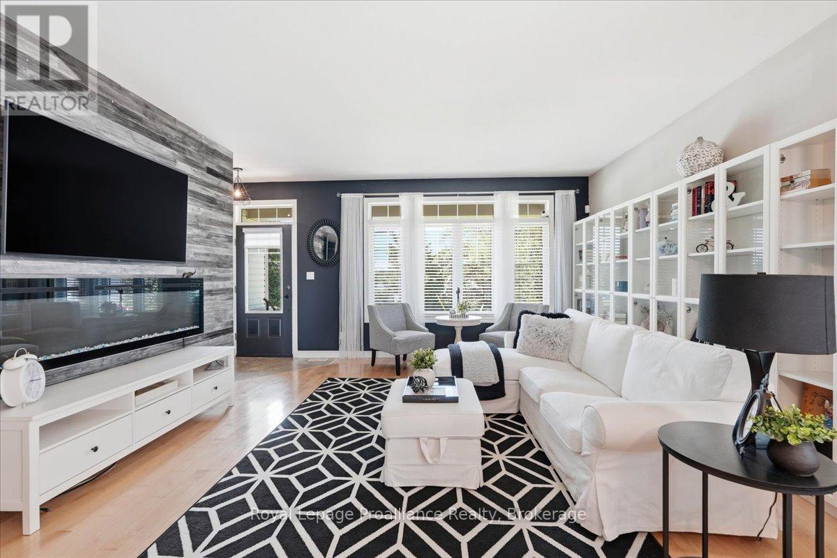 340 CANNIFTON ROAD N - 8