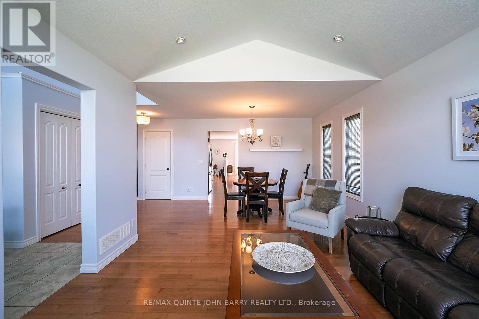 3 SPENCER COURT - 7