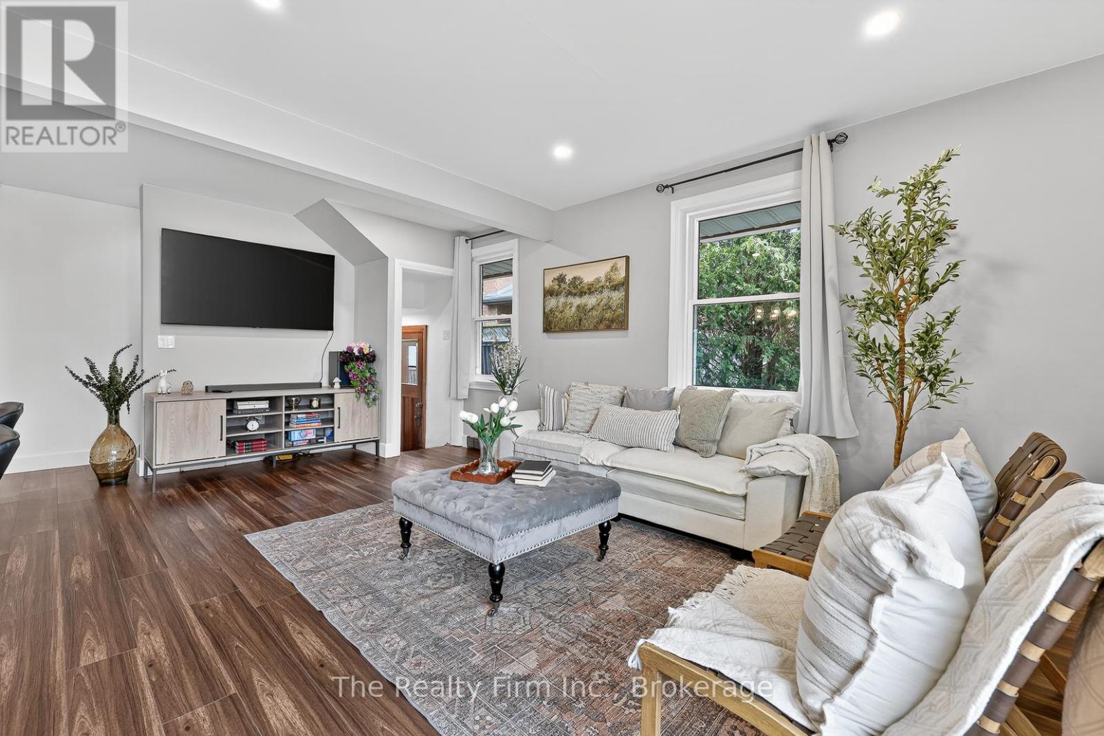 105 KING STREET E - 6