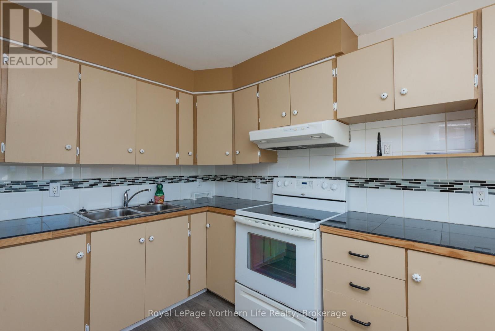 111 NORWOOD AVENUE - 32