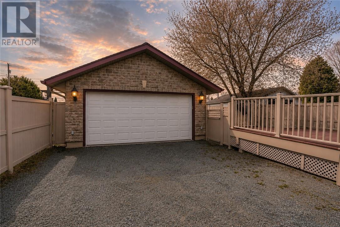 389 Dell Street - 38