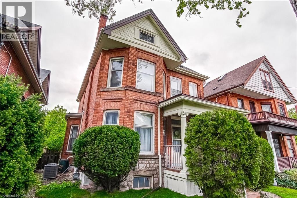 18 FAIRLEIGH Crescent - 2