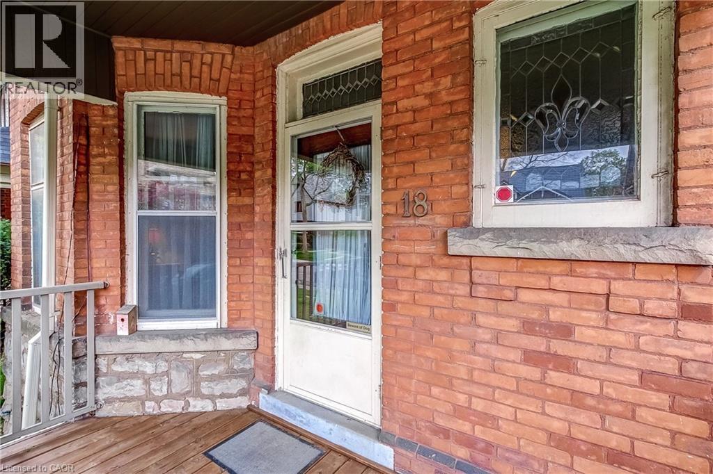 18 FAIRLEIGH Crescent, Hamilton, Ontario, L8M2K9 — Photo 3