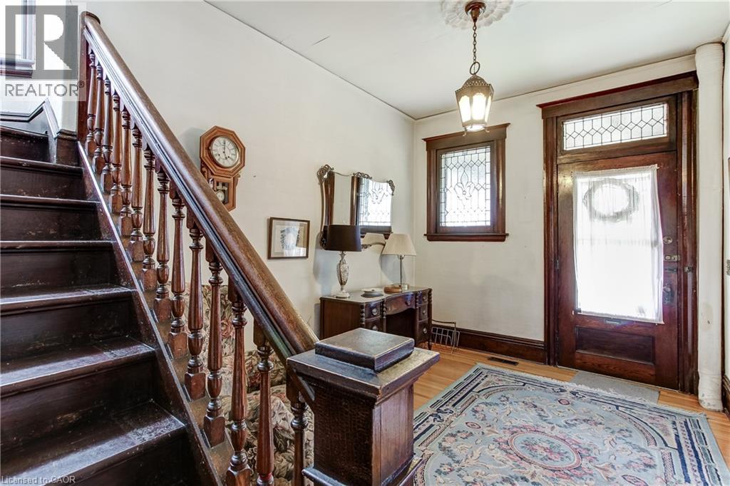 18 FAIRLEIGH Crescent - 8