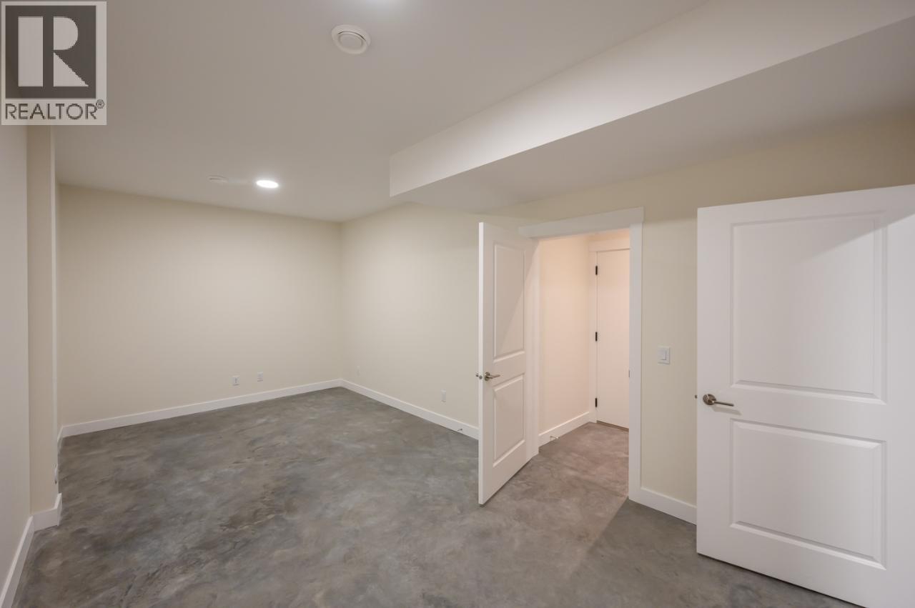 6380 Okanagan Street - 37