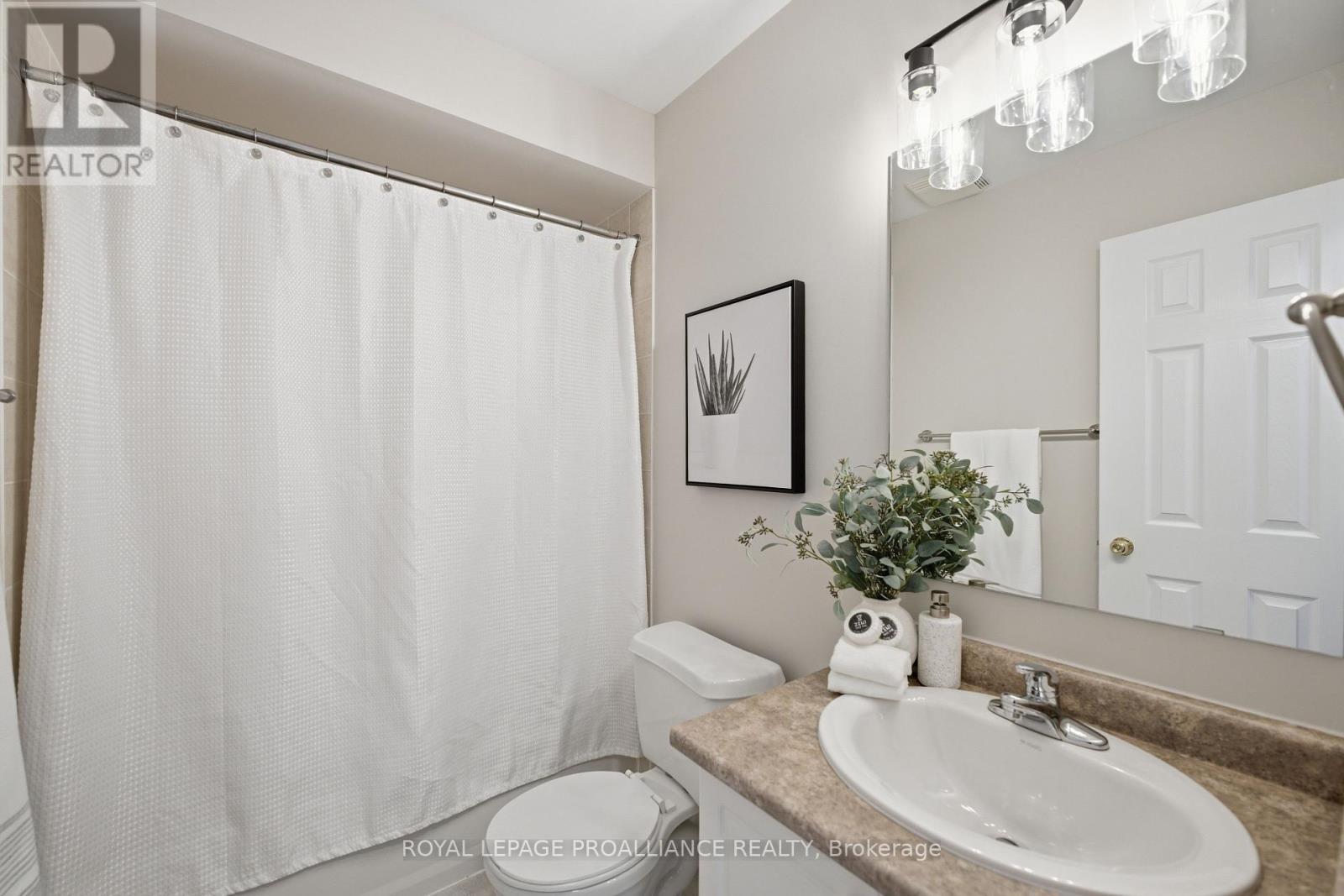 23 COURVIER CRESCENT - 28