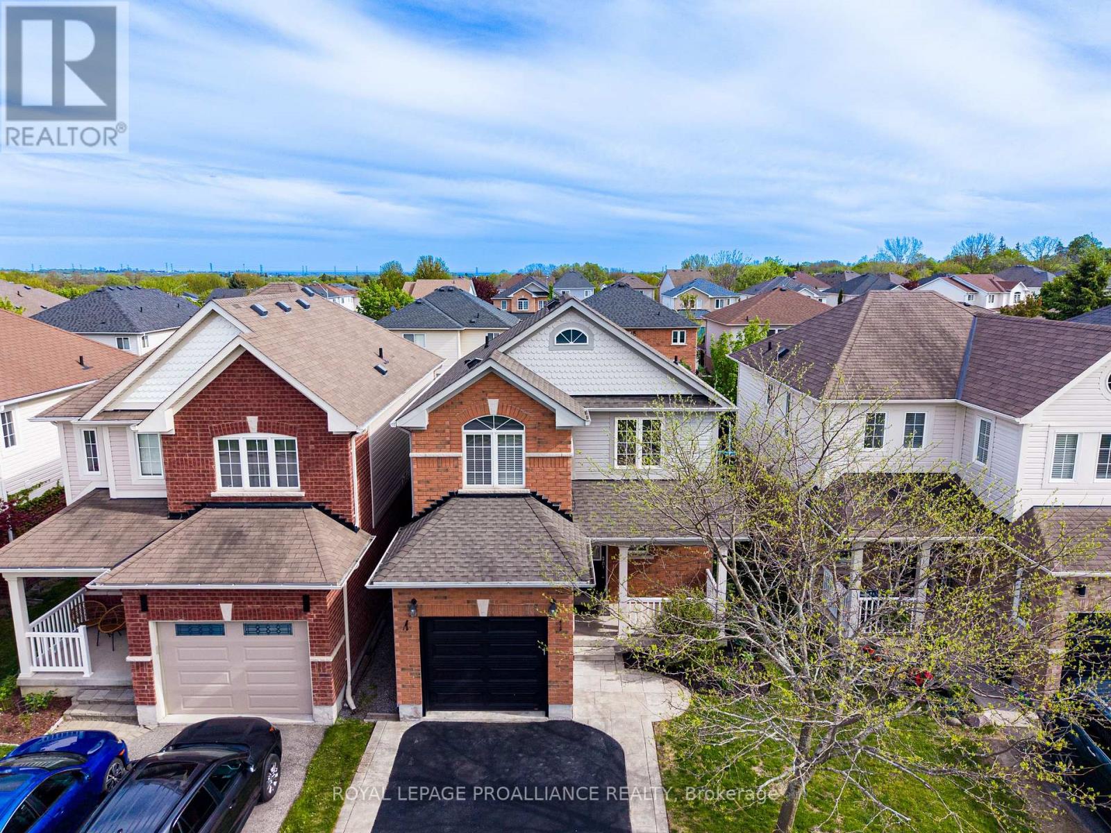 23 COURVIER CRESCENT - 35