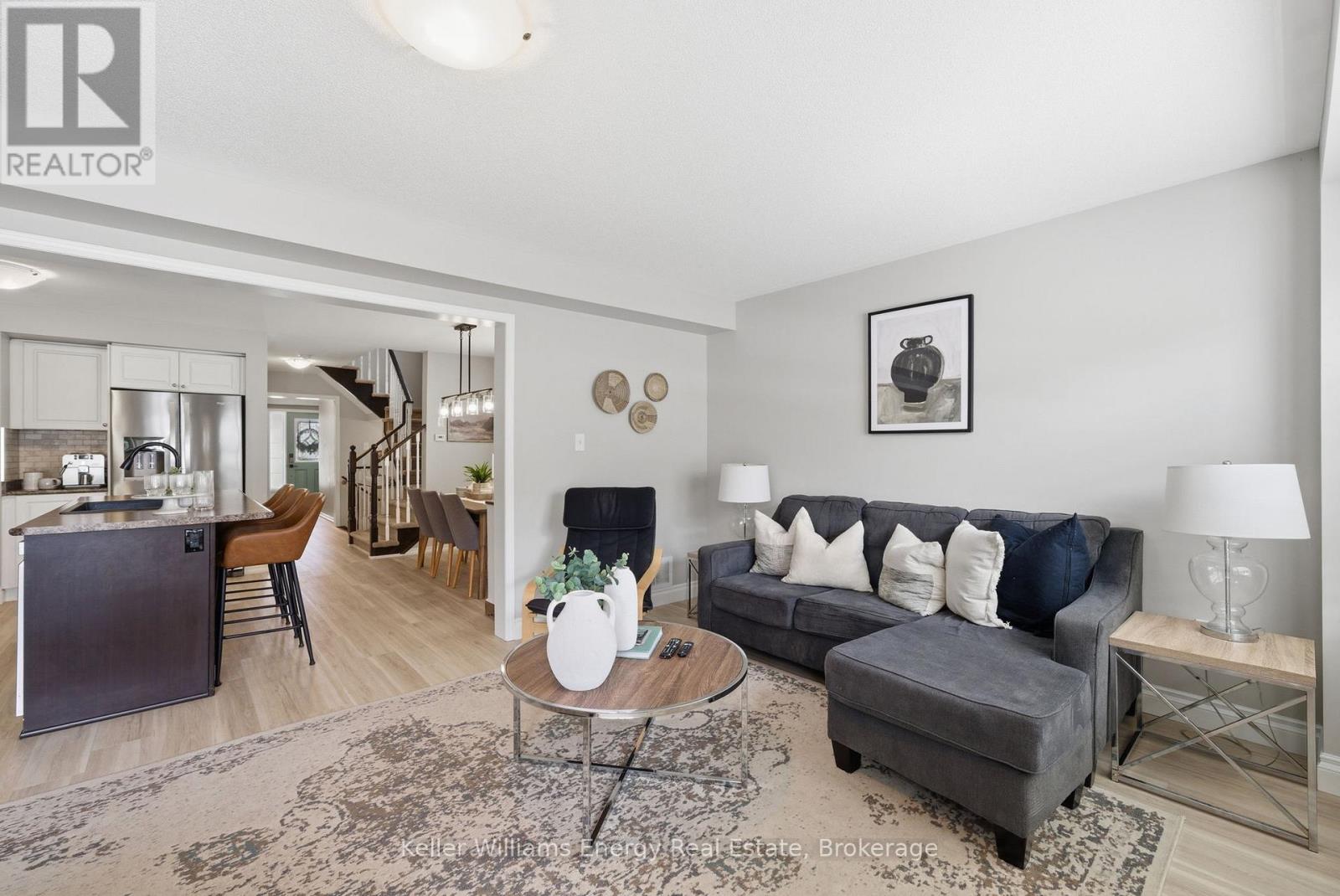 #15 1640 GRANDVIEW STREET N - 13