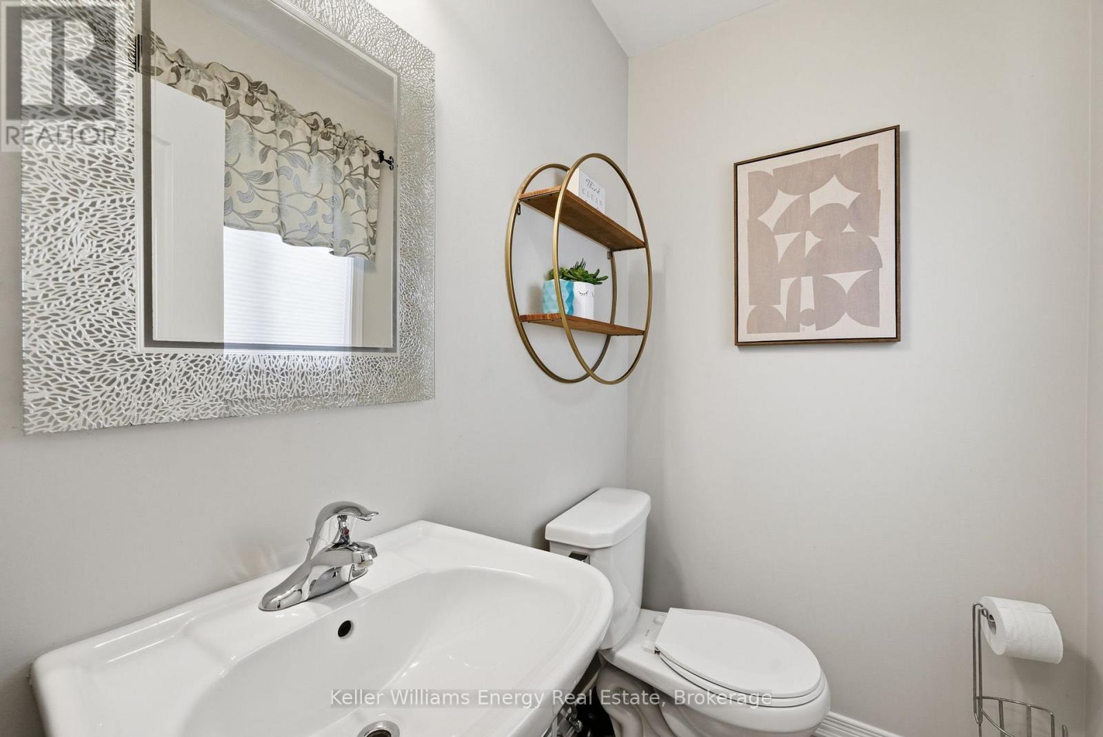 #15 1640 GRANDVIEW STREET N - 17