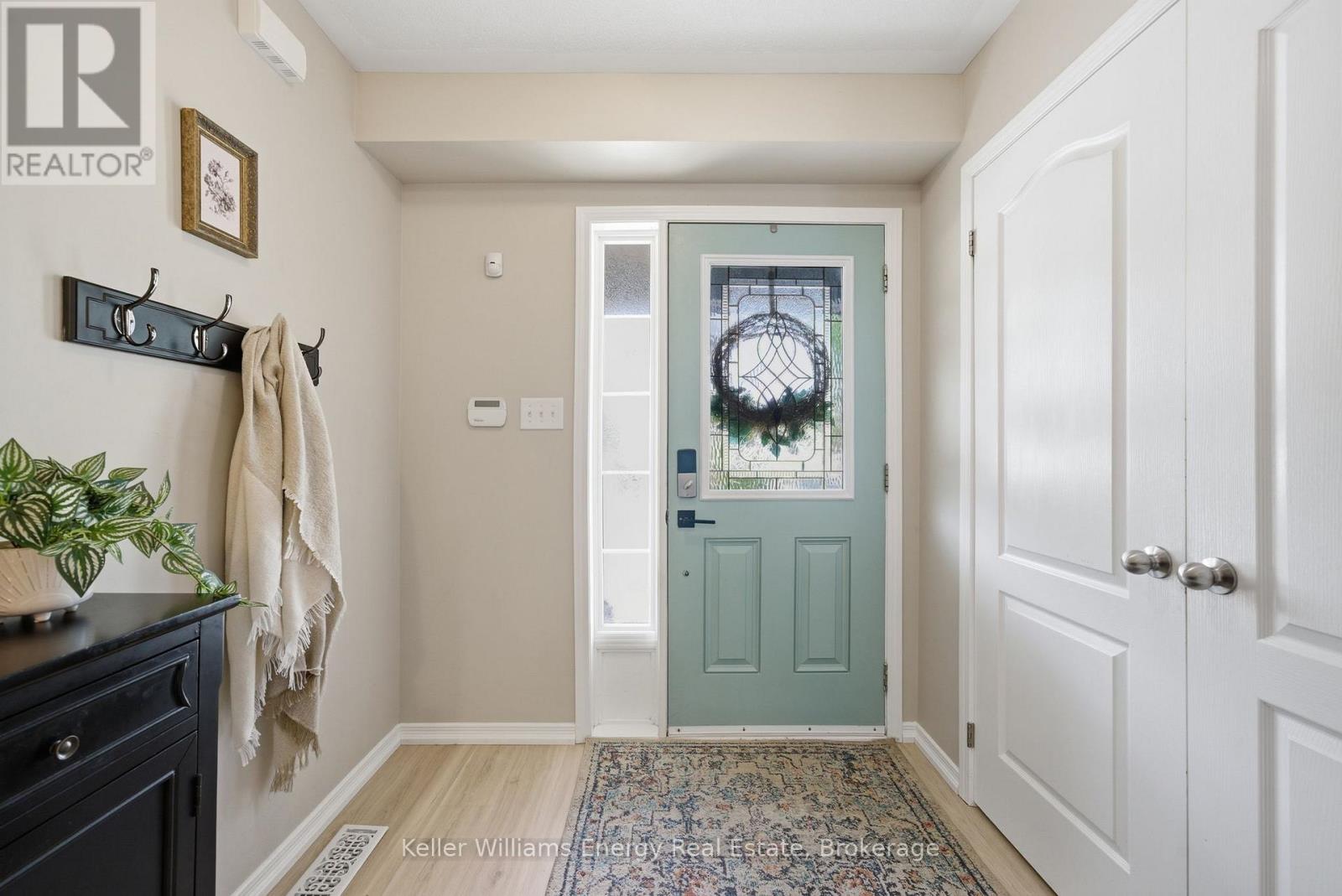 #15 1640 GRANDVIEW STREET N - 18