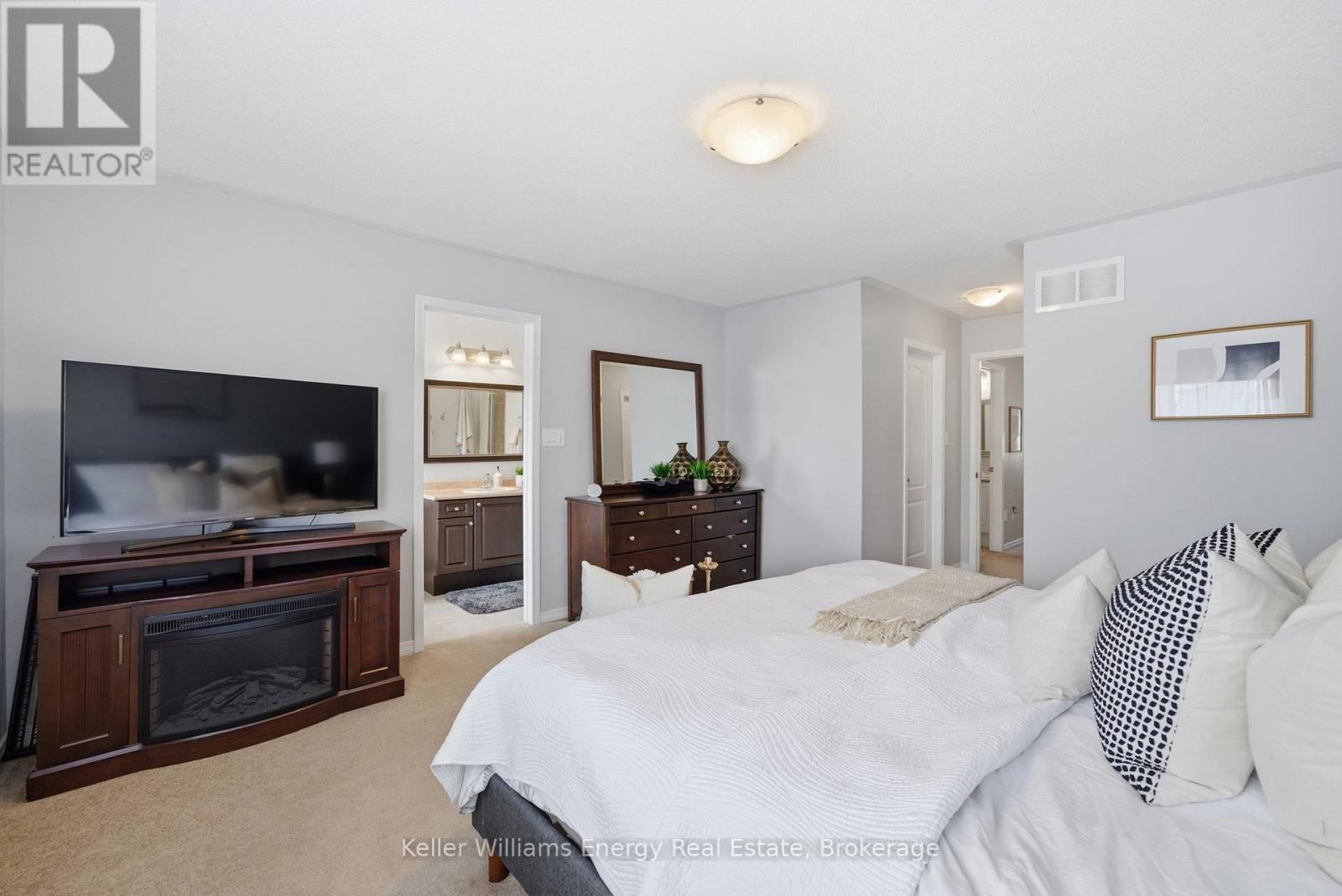 #15 1640 GRANDVIEW STREET N - 23