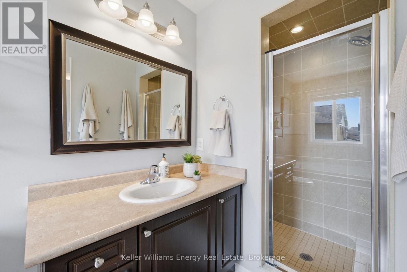 #15 1640 GRANDVIEW STREET N - 24