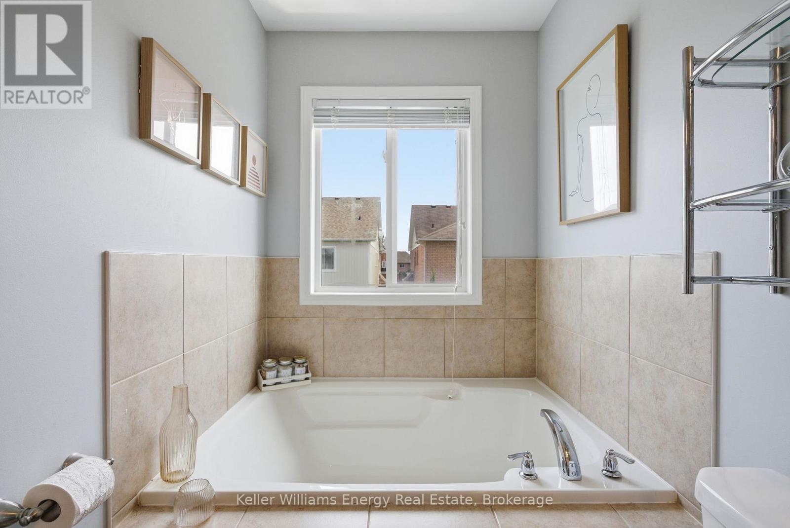 #15 1640 GRANDVIEW STREET N - 25