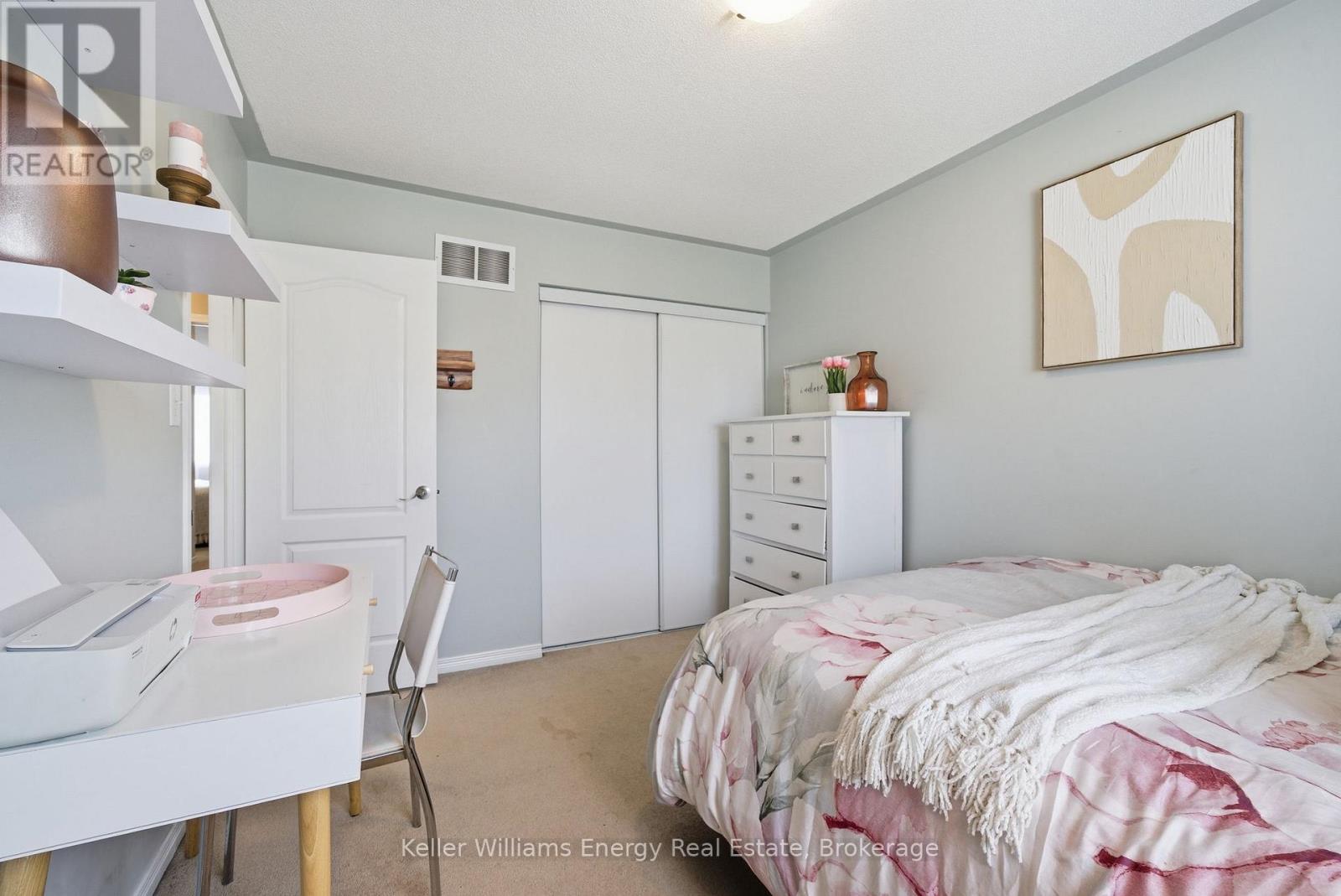 #15 1640 GRANDVIEW STREET N - 29
