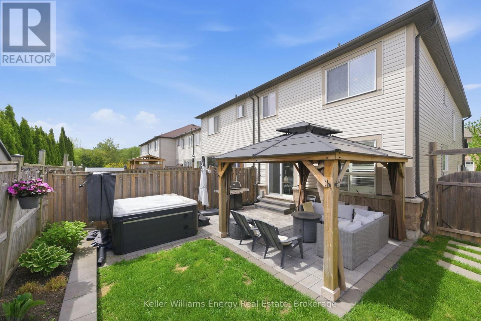 #15 1640 GRANDVIEW STREET N - 34