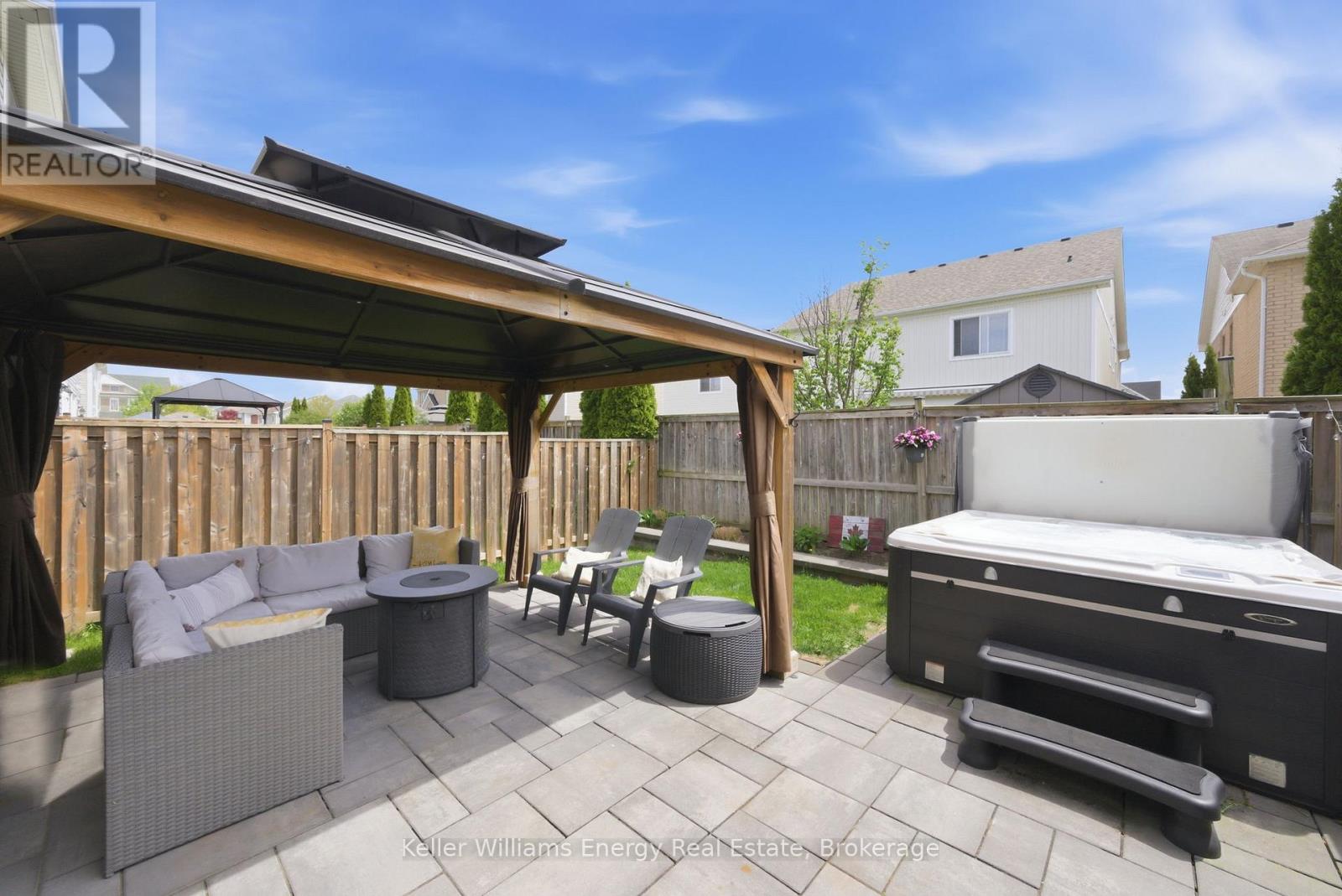 #15 1640 GRANDVIEW STREET N - 37