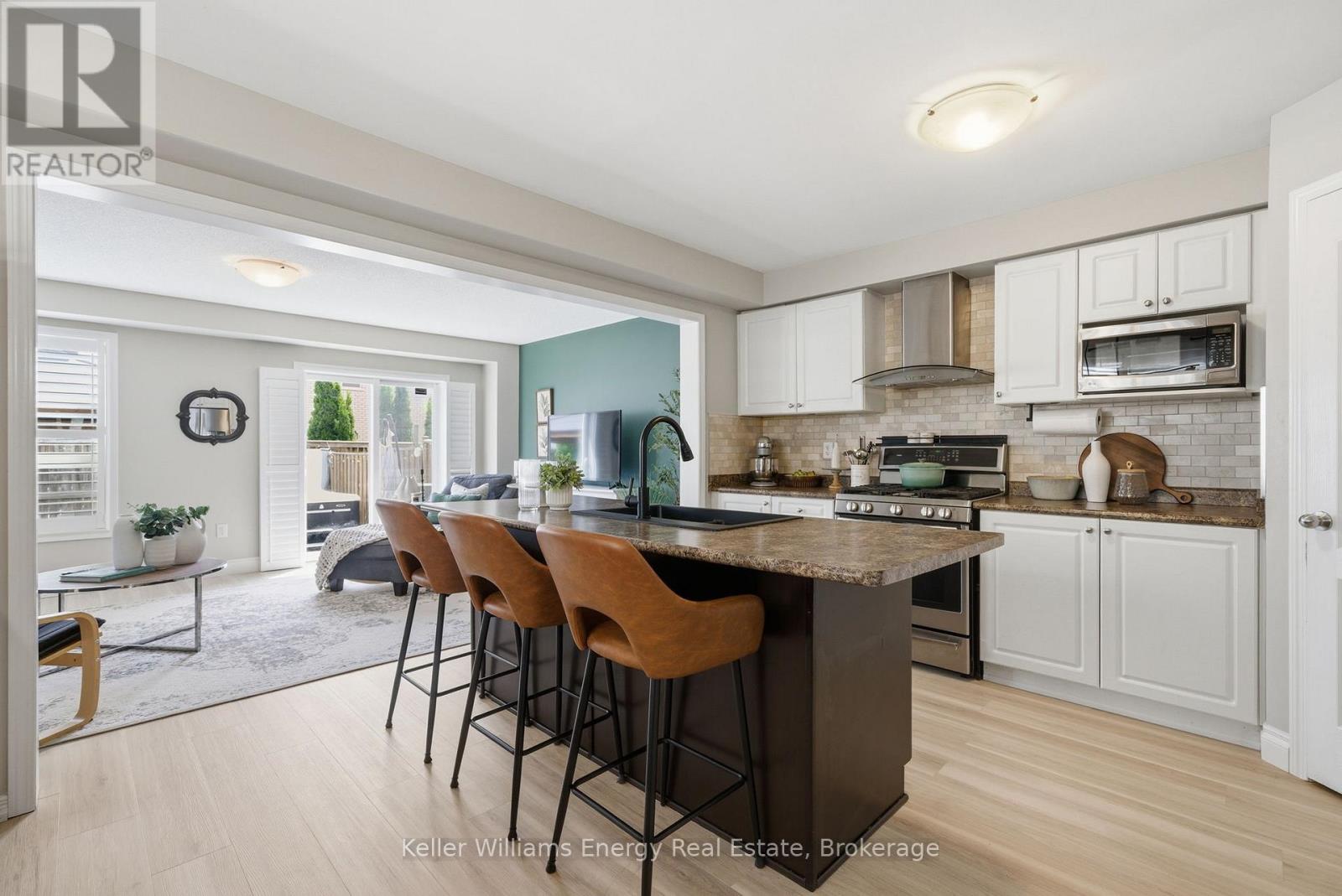 #15 1640 GRANDVIEW STREET N - 4