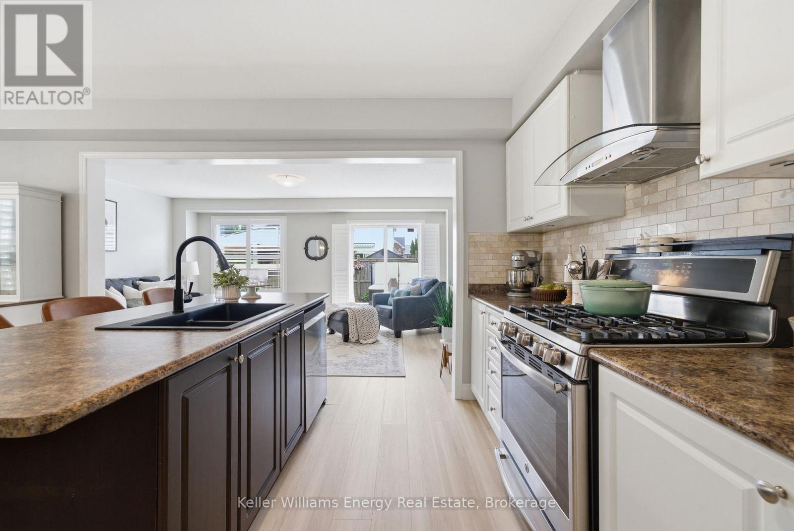 #15 1640 GRANDVIEW STREET N - 7