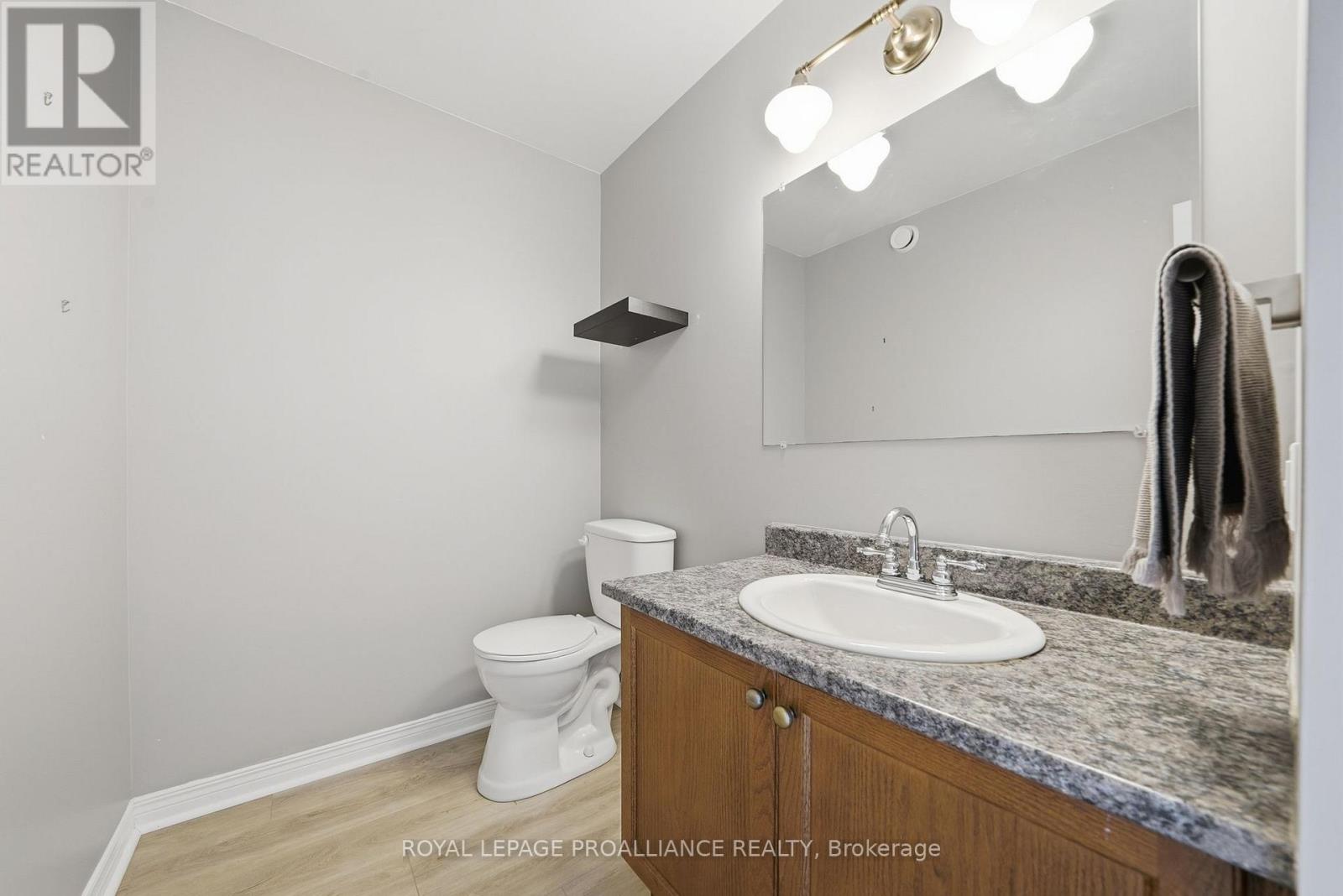 1489 AIRPORT PARKWAY - 26