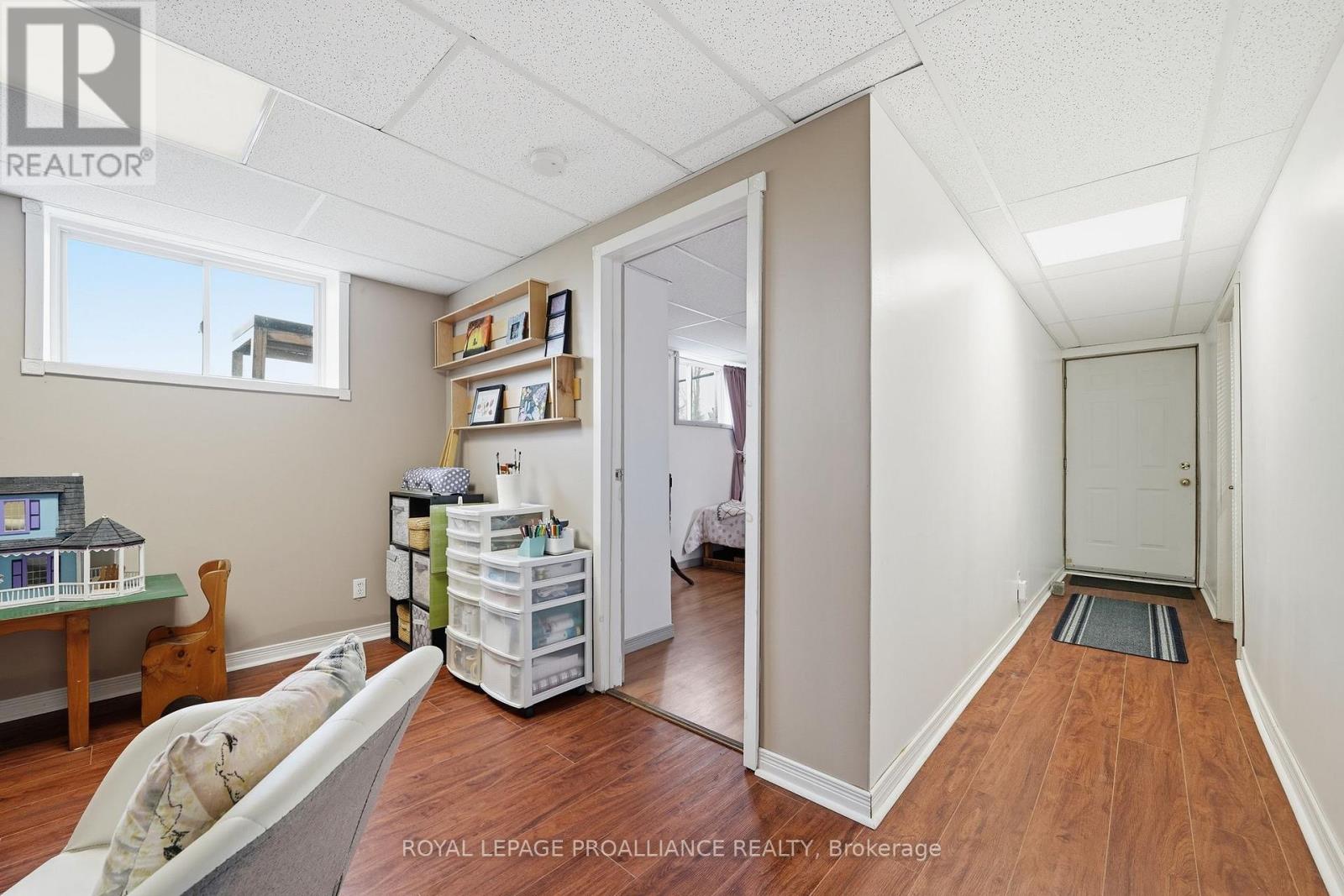 1489 AIRPORT PARKWAY - 34