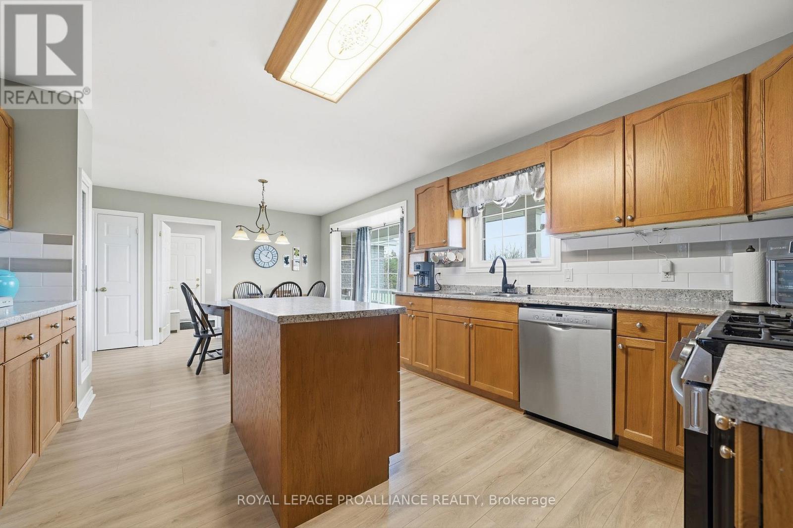 1489 AIRPORT PARKWAY - 6