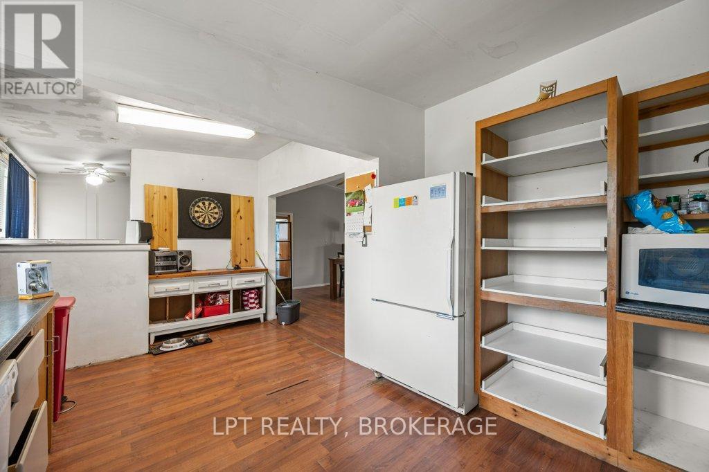3 HOLLAND CRESCENT - 11