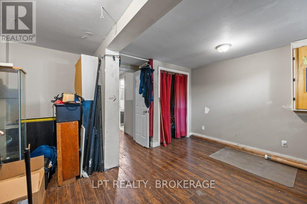 3 HOLLAND CRESCENT - 24