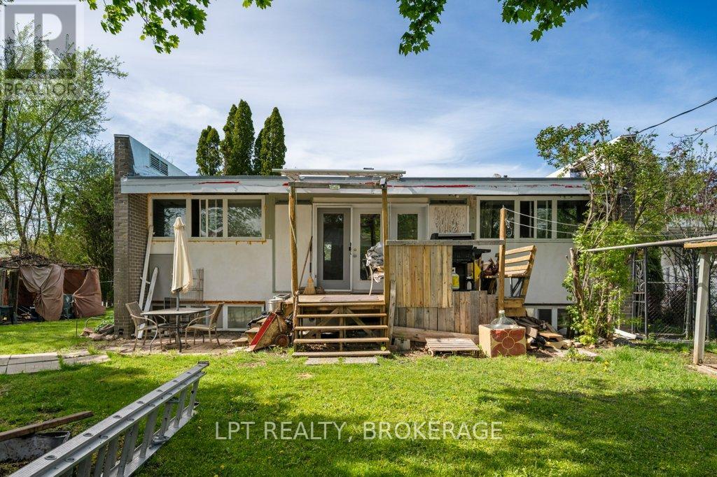 3 HOLLAND CRESCENT - 27