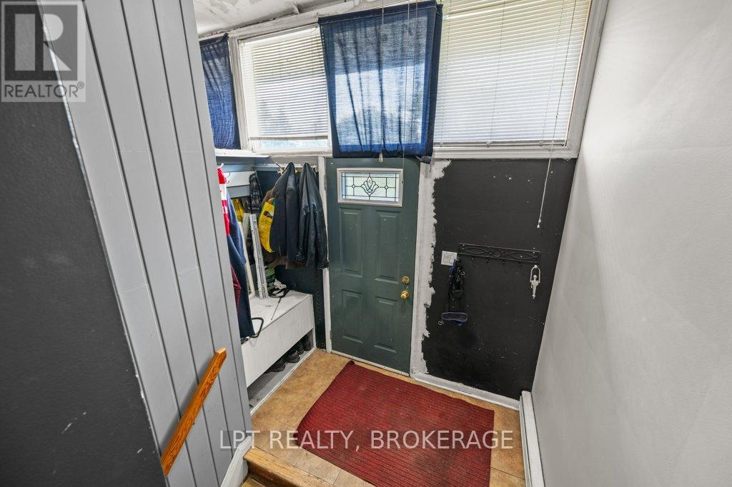 3 HOLLAND CRESCENT - 4