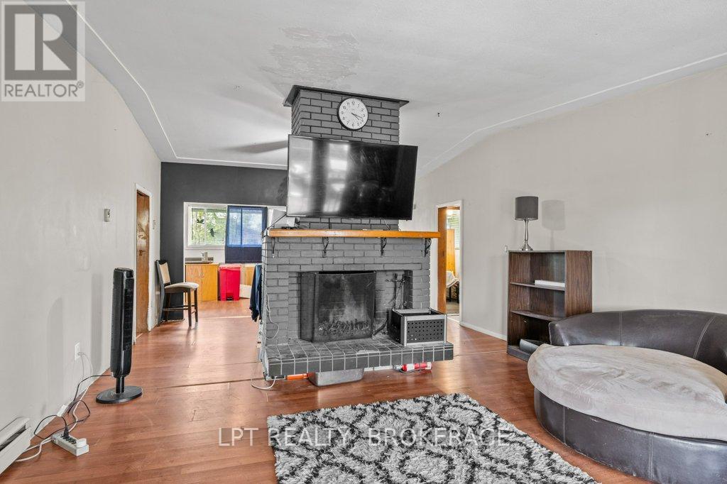 3 HOLLAND CRESCENT - 8