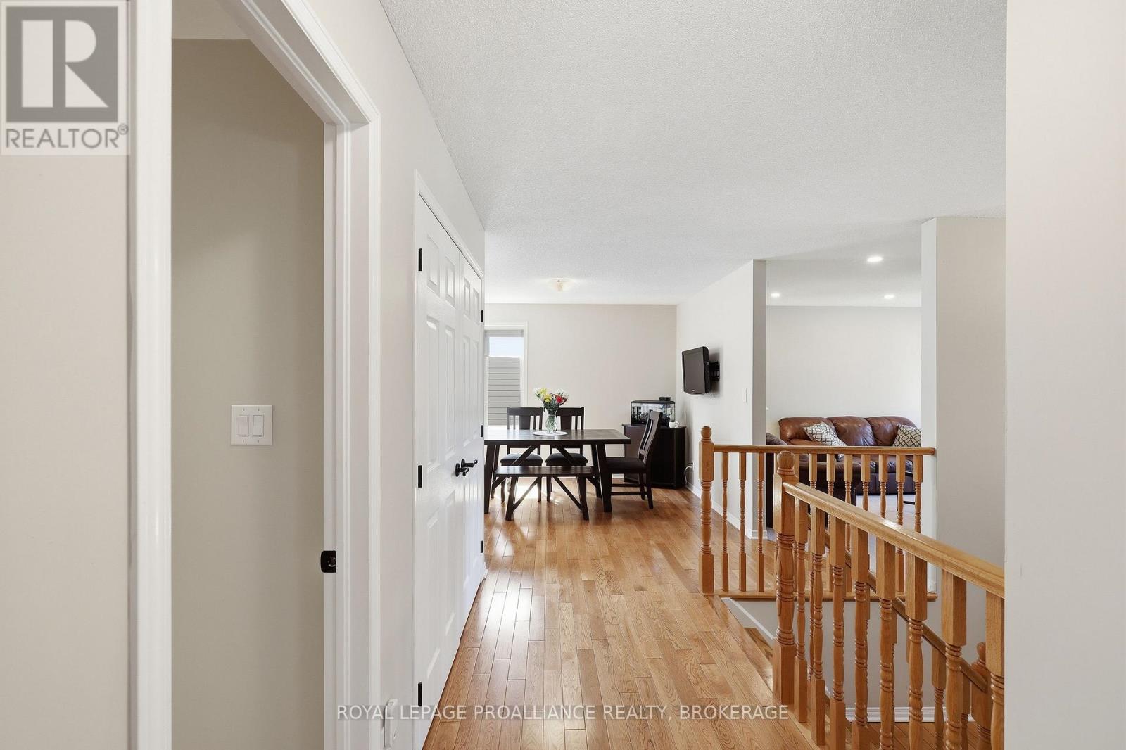 1380 FISHER CRESCENT - 22