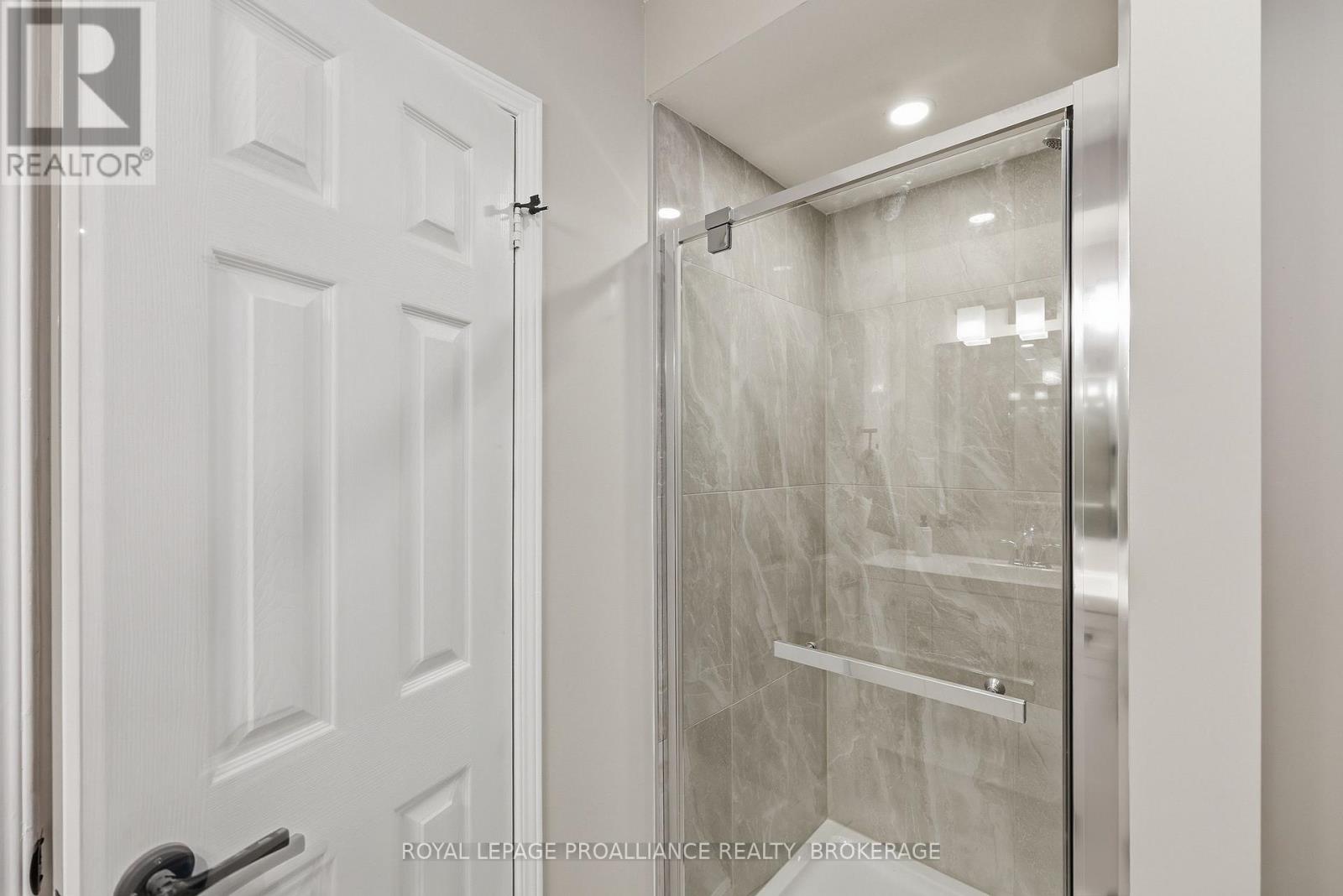 1380 FISHER CRESCENT - 29