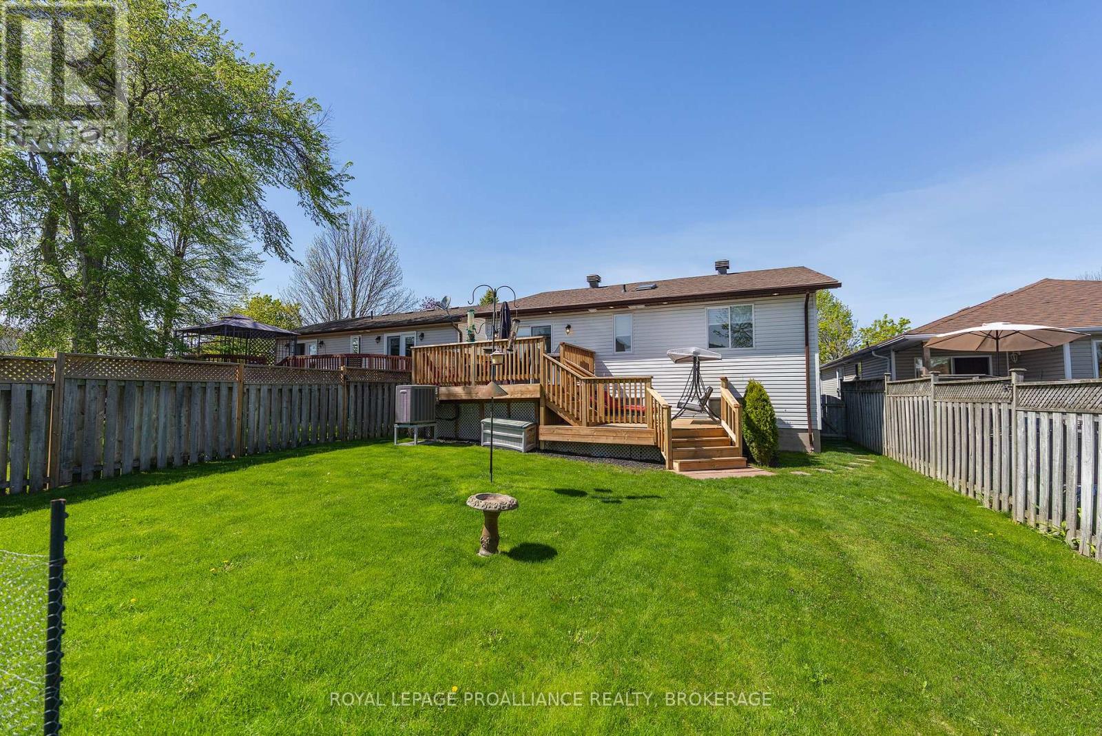 1380 FISHER CRESCENT - 36