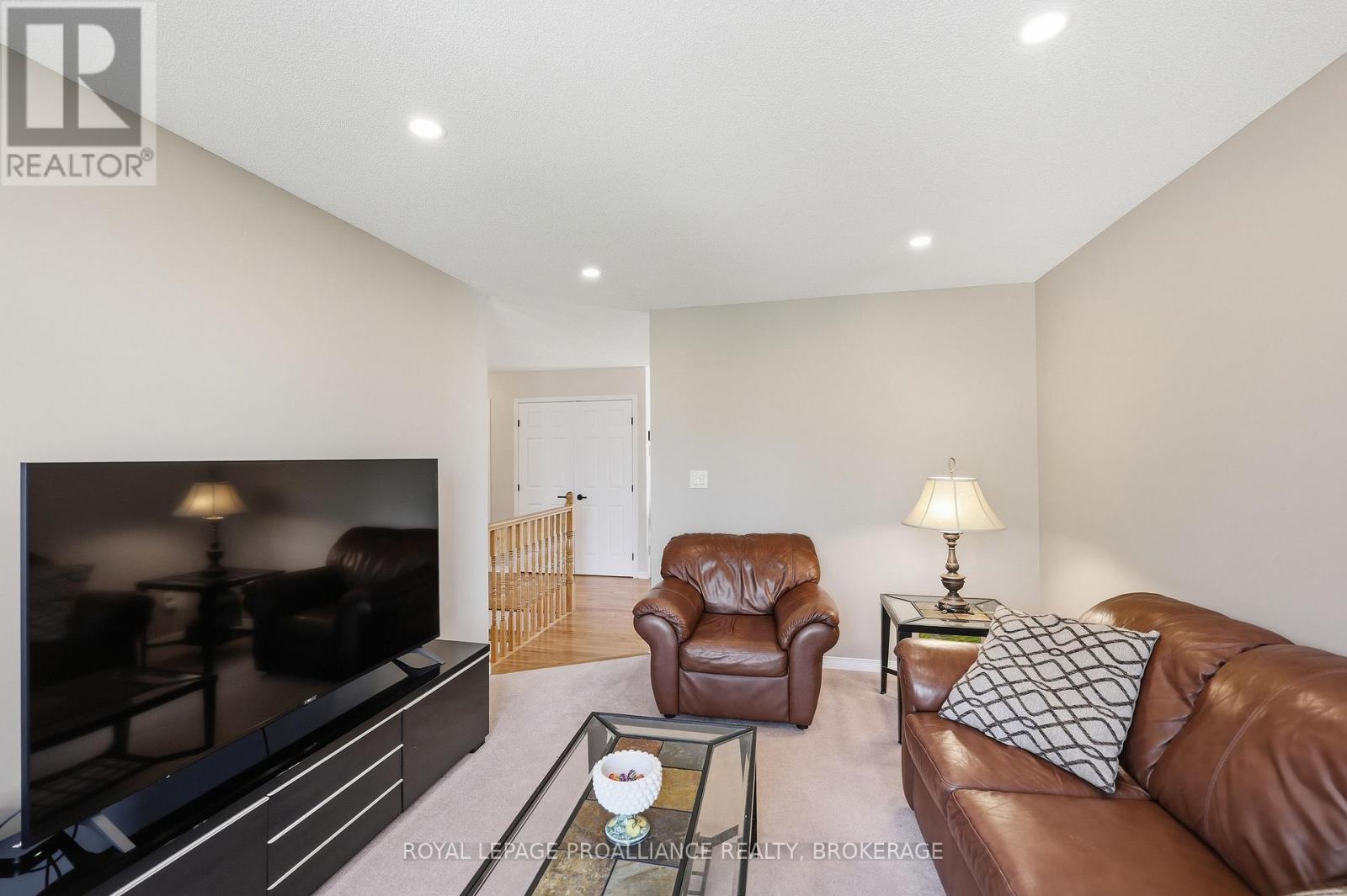 1380 FISHER CRESCENT - 6