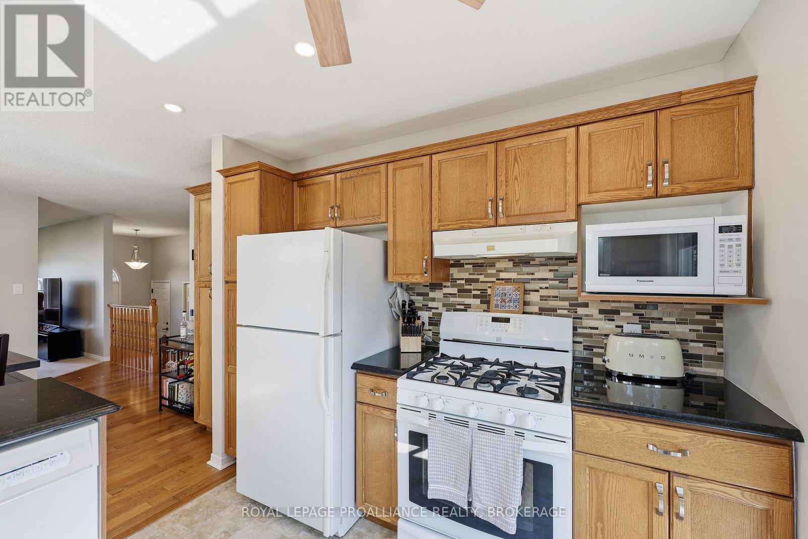 1380 FISHER CRESCENT - 8