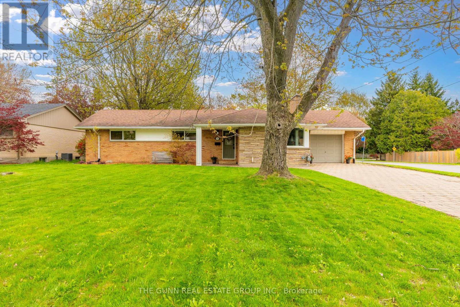 583 OAKRIDGE DRIVE - Image 2