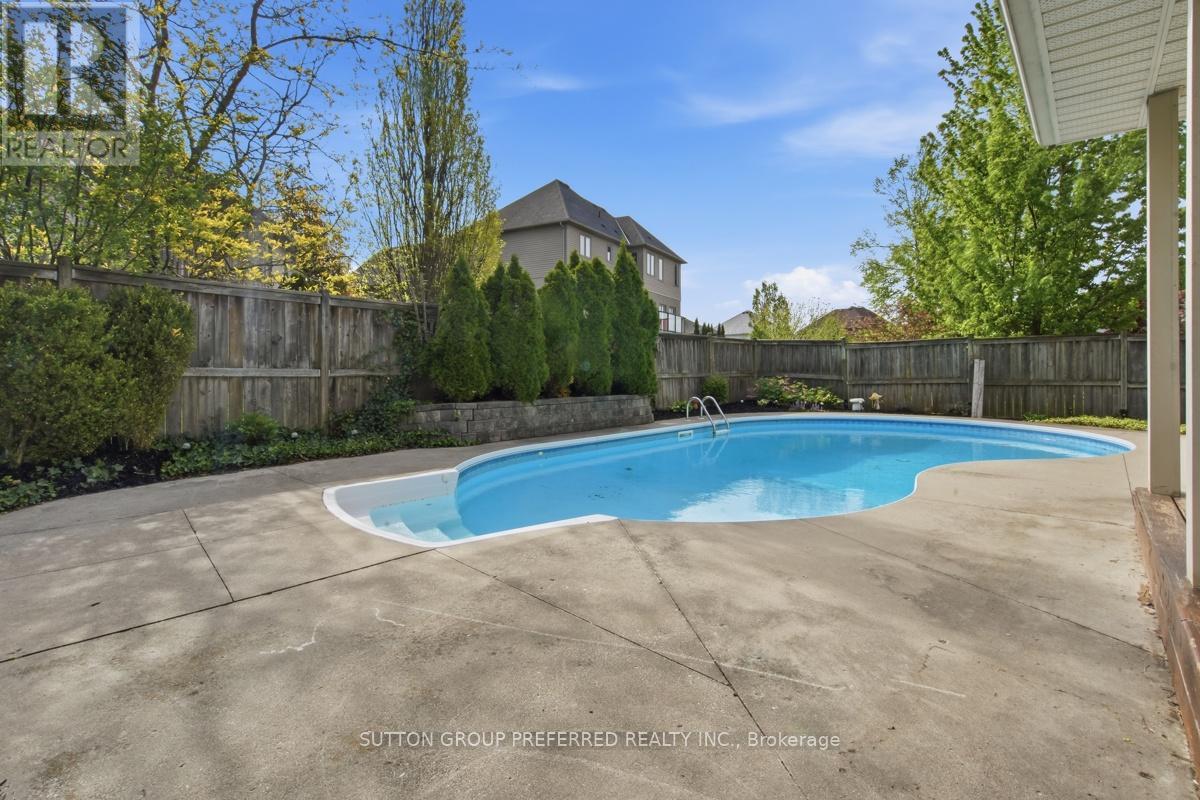 748 APRICOT DRIVE - 37