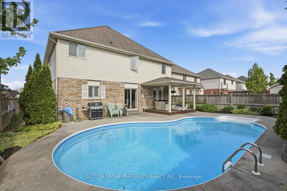 748 APRICOT DRIVE - 39