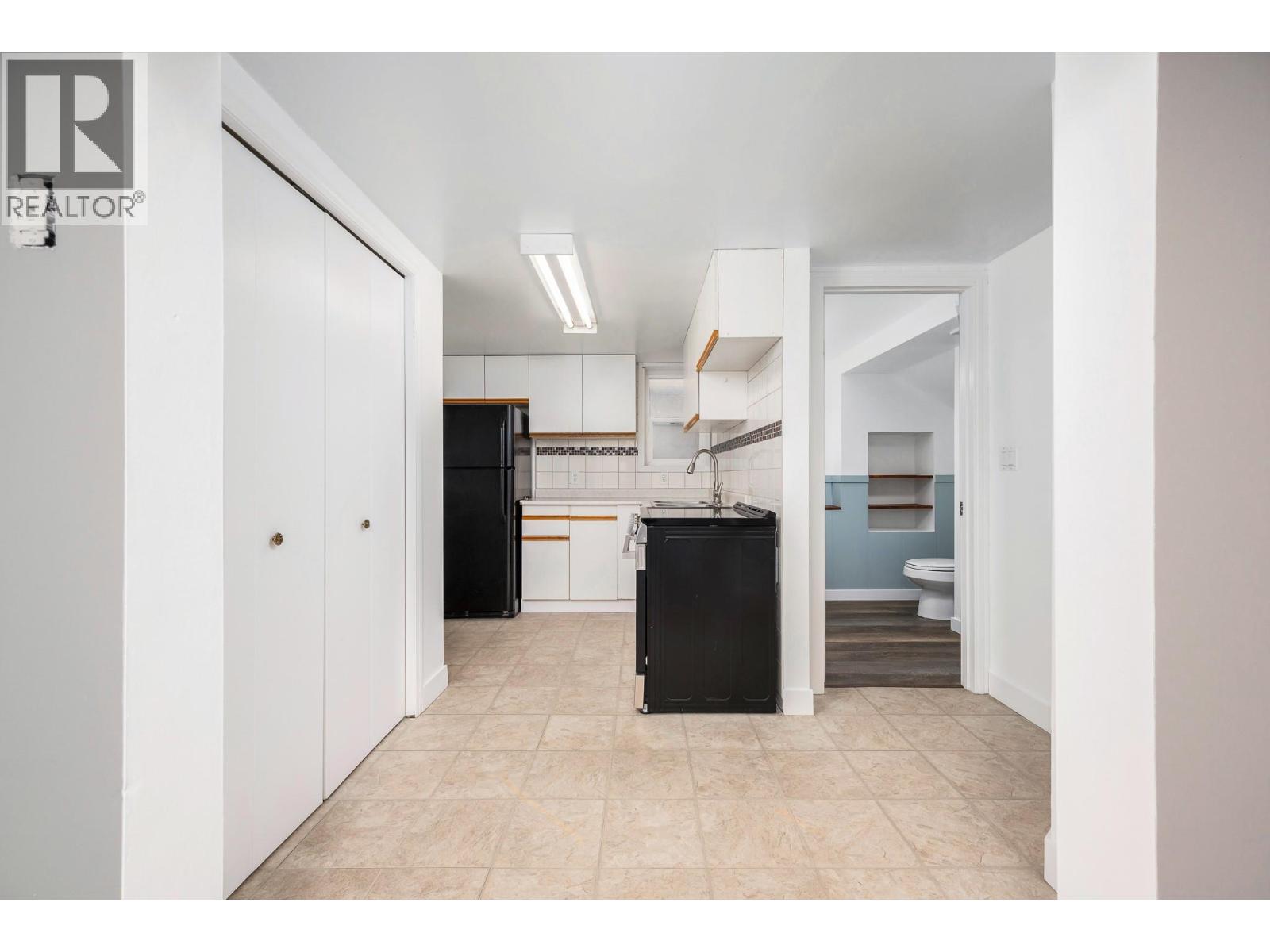 3302 24 Street - 31