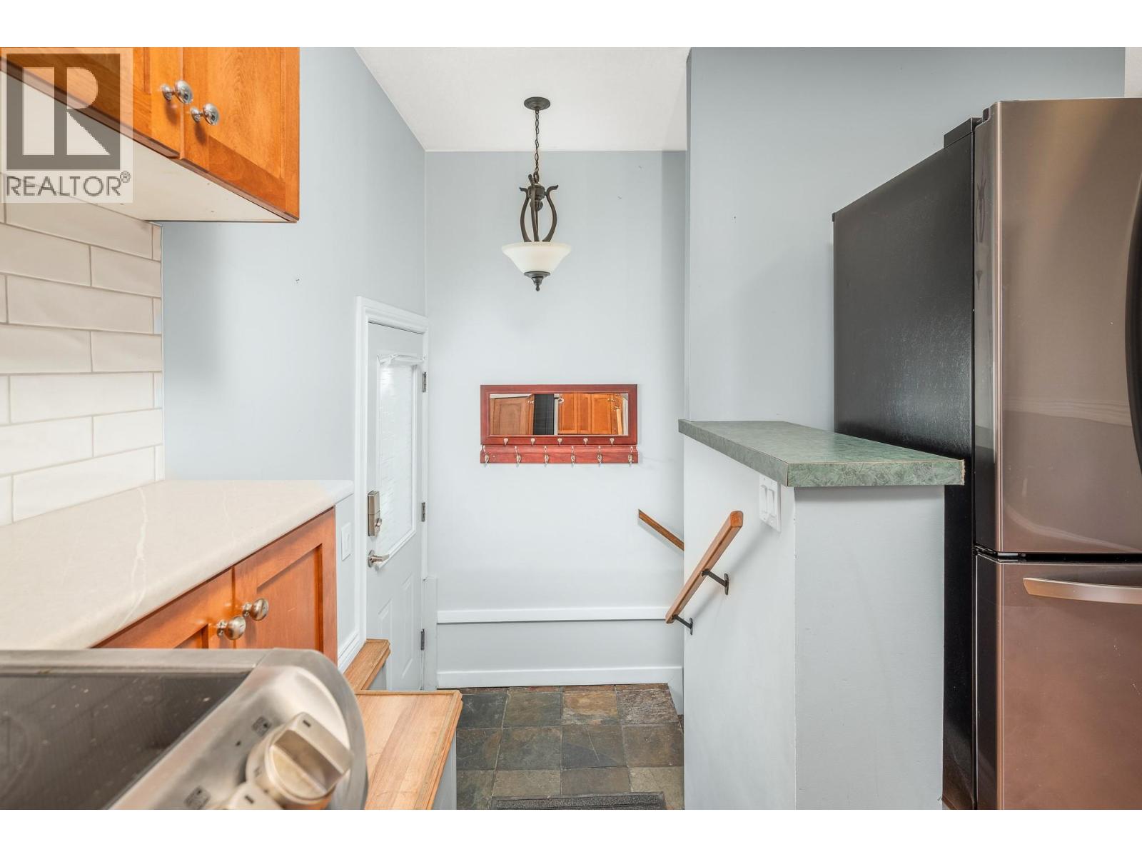 3302 24 Street - 7