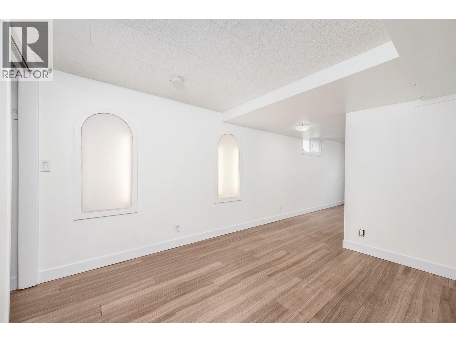 3302 24 Street - 33
